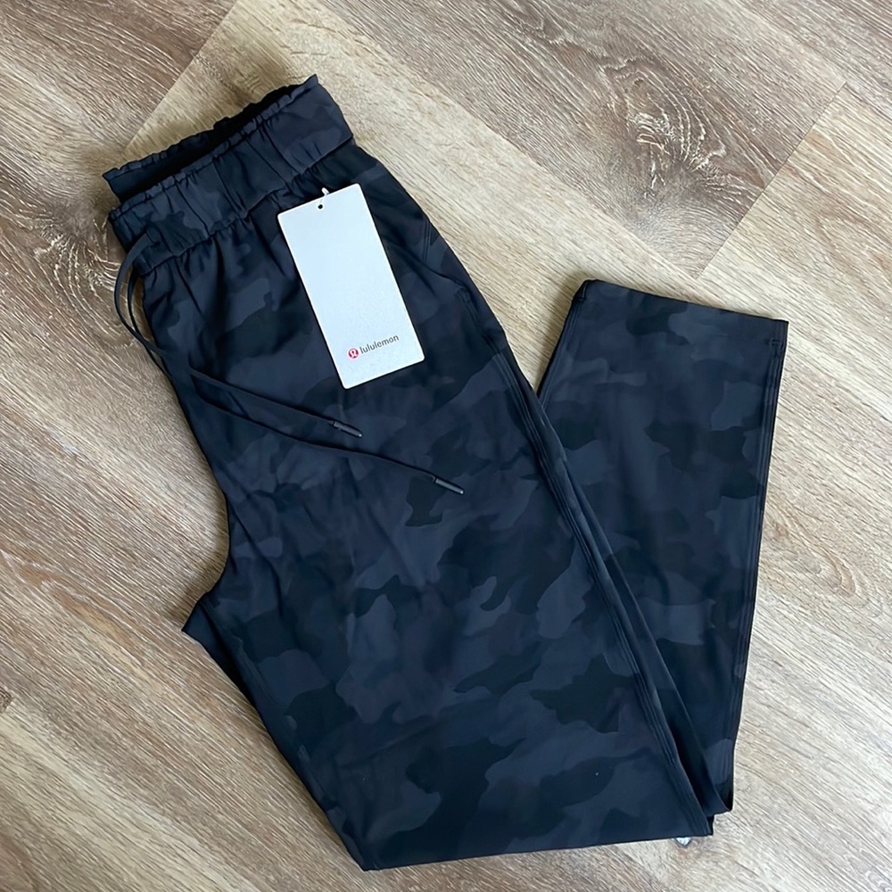 Lululemon Stretch High-Rise 7/8 Pant size 6